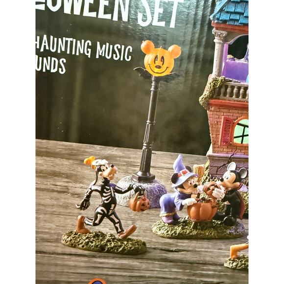 Disney Halloween Village Set 9 Pc Resin LED Haunted Music Minnie Mickey Pumpkins - Picture 4 of 11
